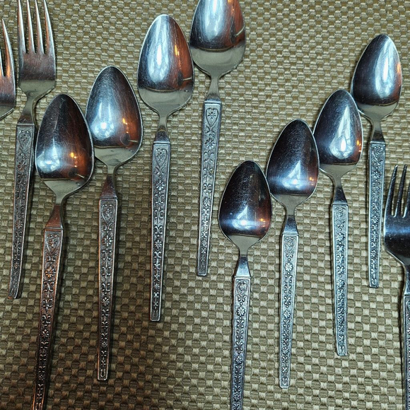 United.Silver Co Rivera Cordova Stainless Steel Silverware 20 Pieces 1970's - Picture 4 of 8